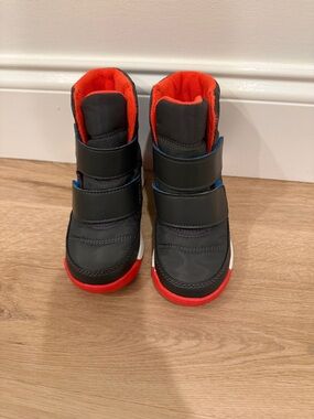 Sorel Kids Black and Red Snow Boots with Velcro Straps